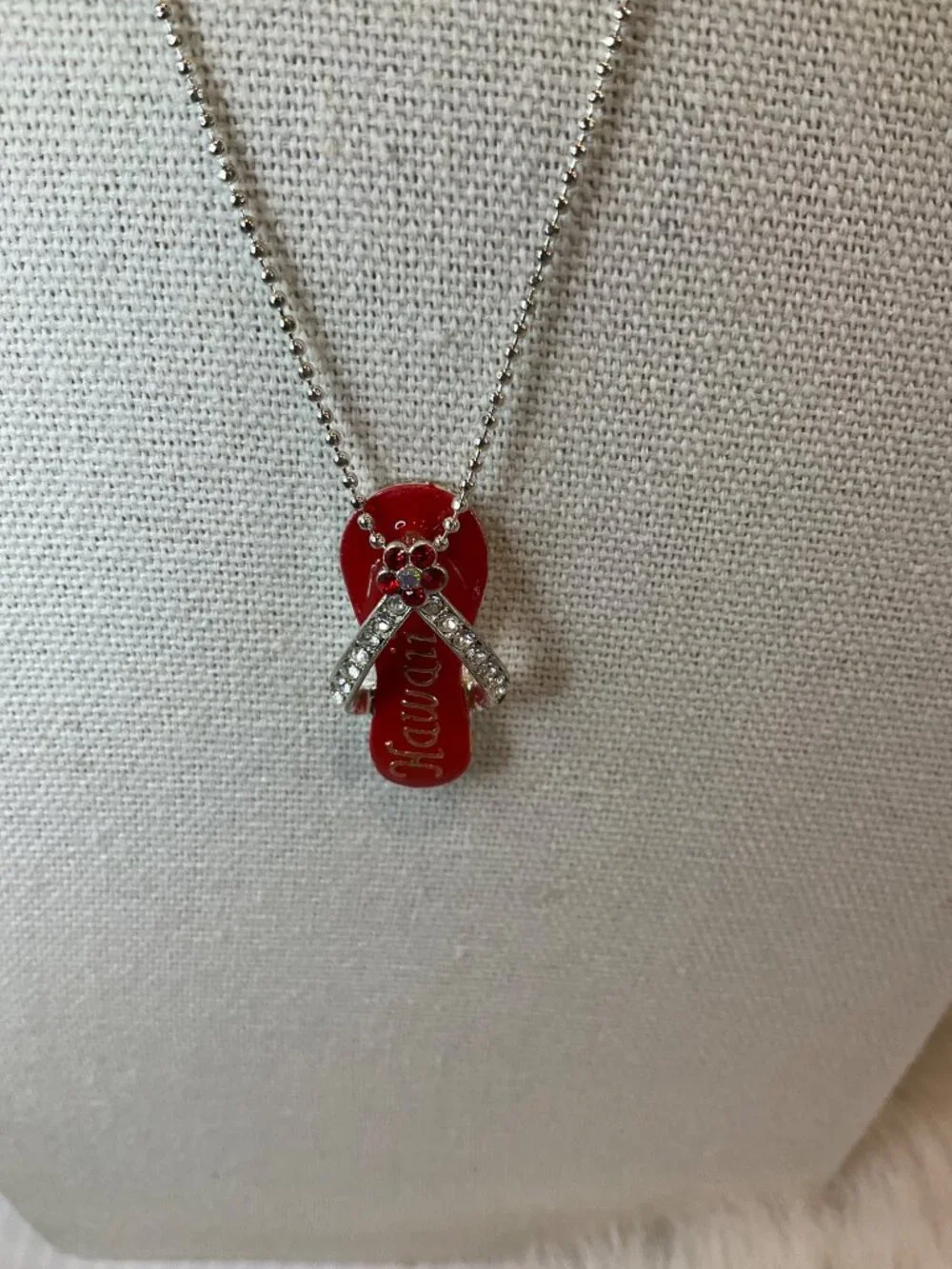Hawaii Crystal Rhinestone Flip Flop Necklace in Red - Picture 3 of 3